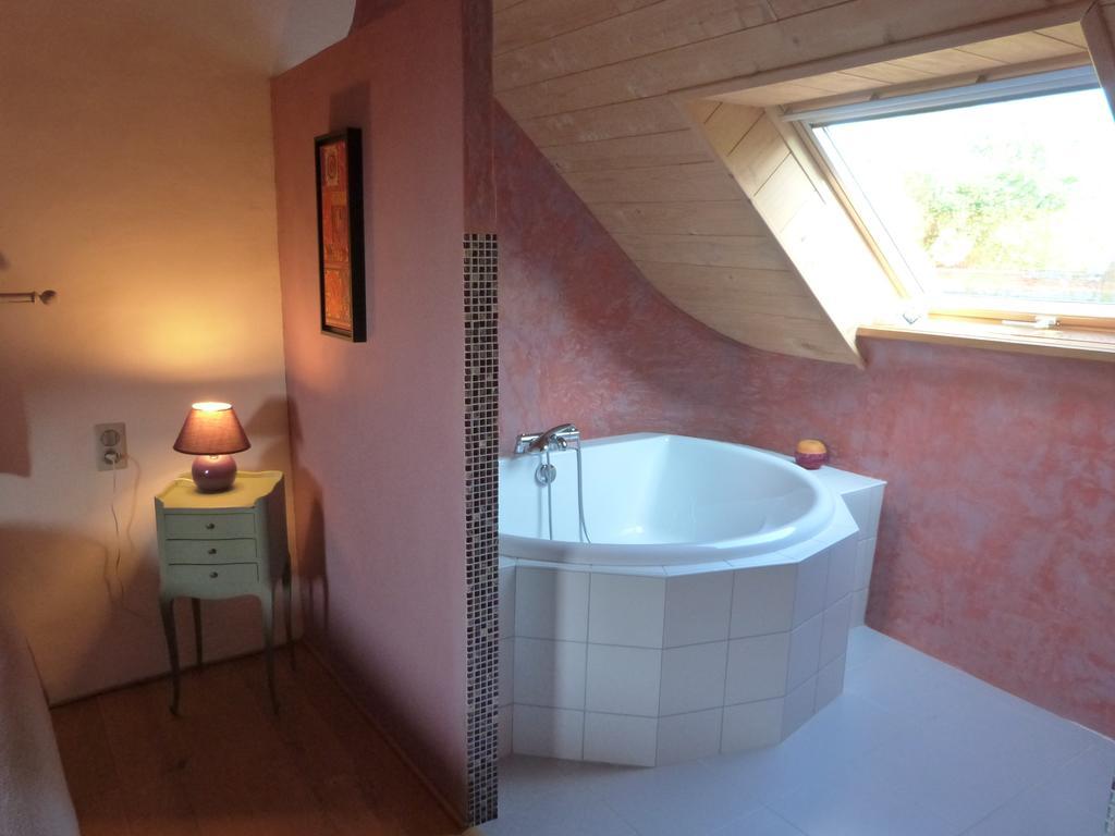 Melgven Bed And Breakfast La Fontaine Blanche الغرفة الصورة