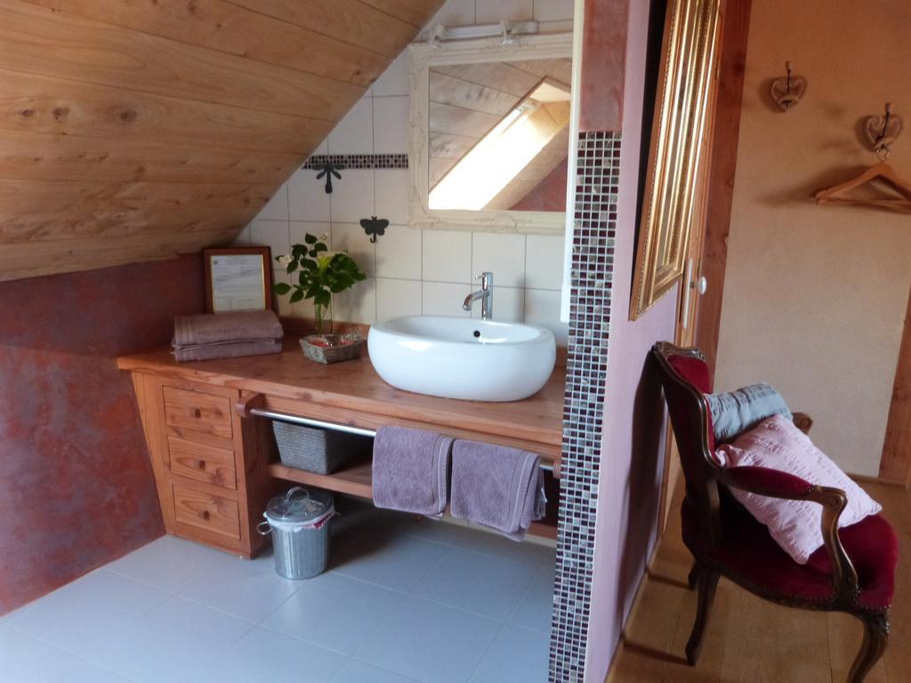 Melgven Bed And Breakfast La Fontaine Blanche الغرفة الصورة